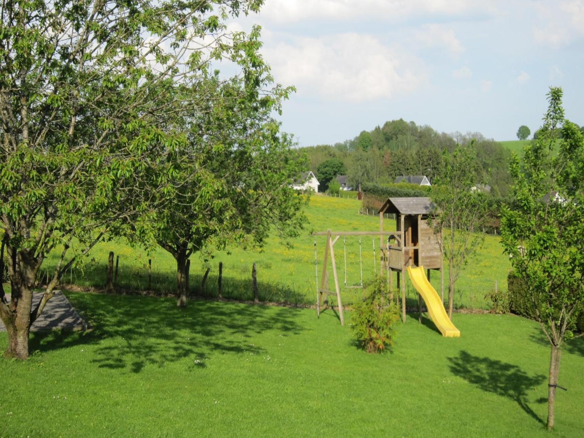 Contemporary Holiday Home In Houffalize With Private Garden Экстерьер фото